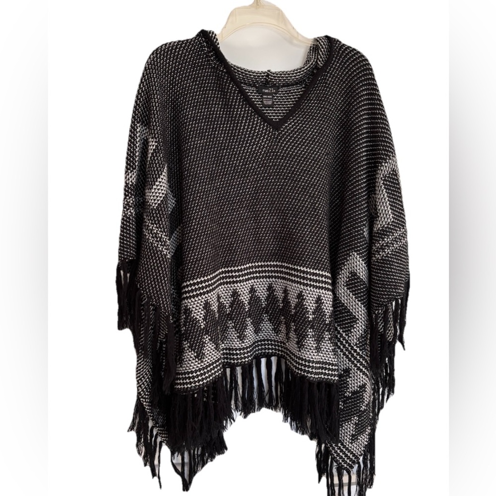 Hooded Poncho Black & Gray One Size Rue 21